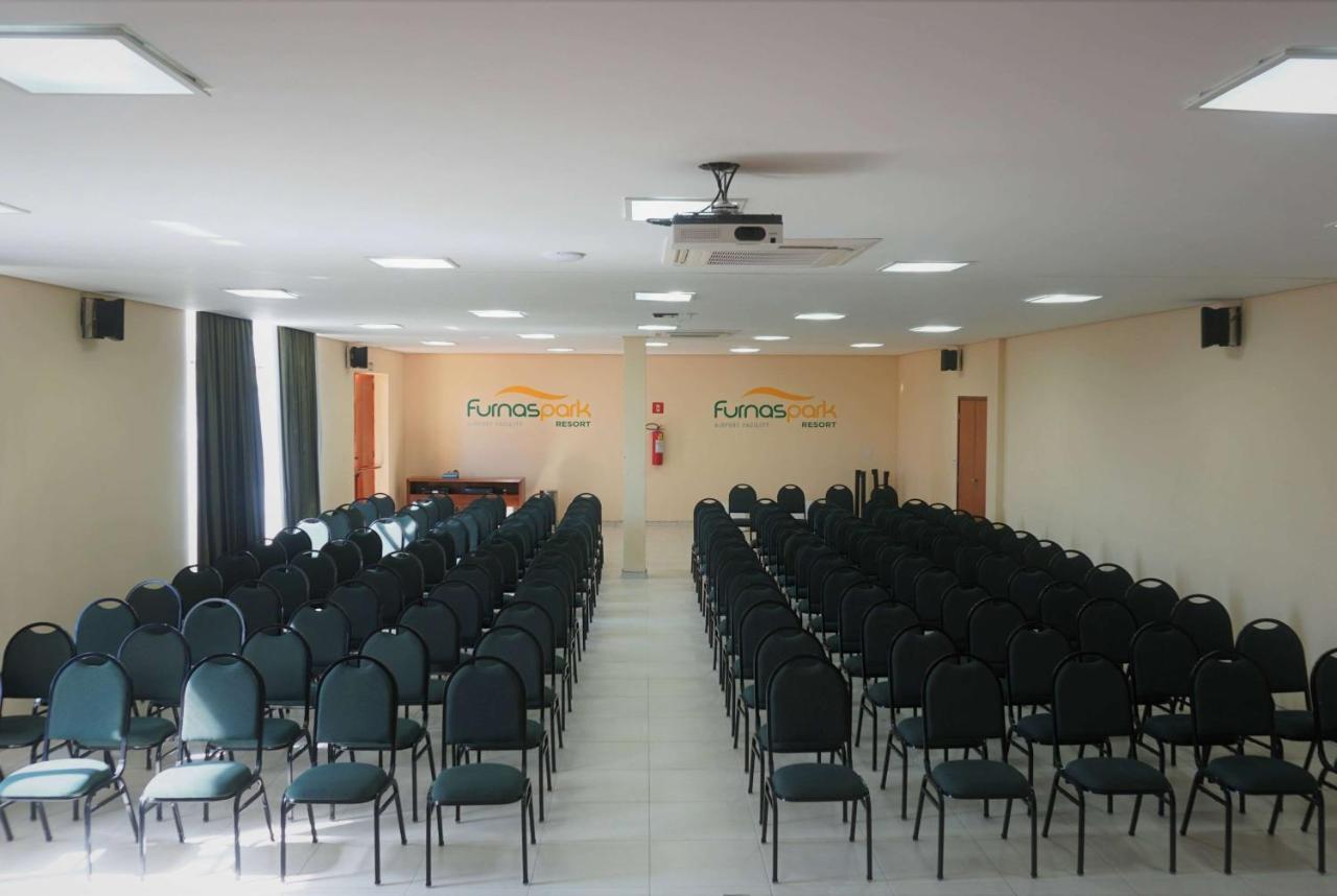 Ramada By Wyndham Furnaspark Formiga Ngoại thất bức ảnh