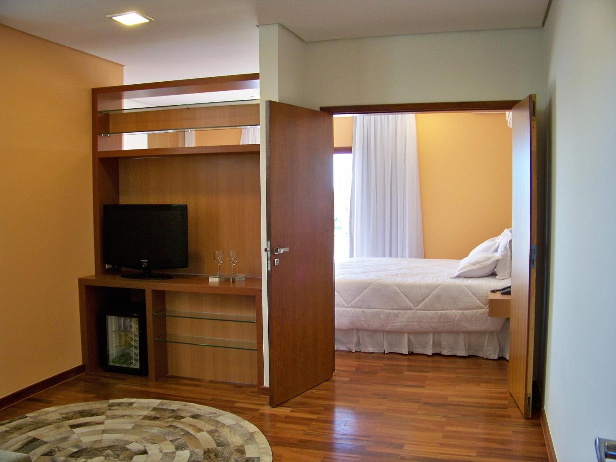 Ramada By Wyndham Furnaspark Formiga Ngoại thất bức ảnh