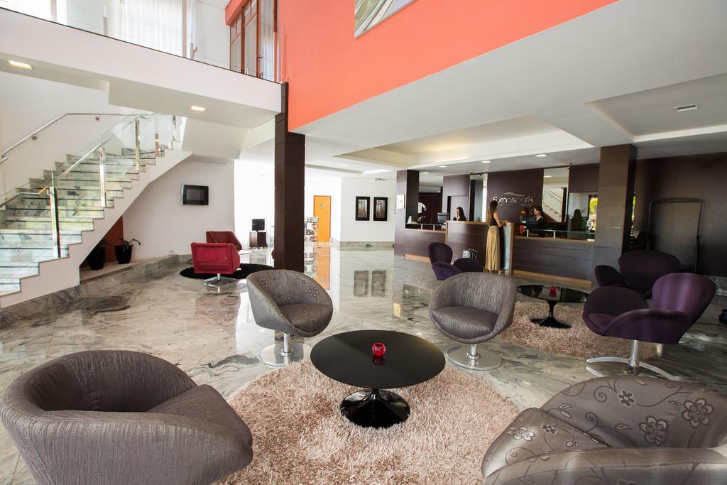 Ramada By Wyndham Furnaspark Formiga Ngoại thất bức ảnh